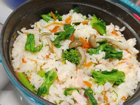 ストウブDe〜菜花としめじベーコンの炊き込みご飯